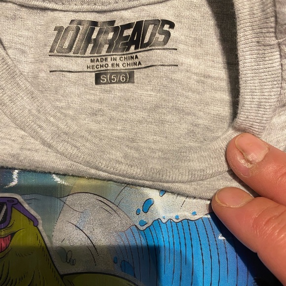 🎁*Free w/ bundle purchase! NWOT Grey Surfs up Dino Shirt - Picture 3 of 3